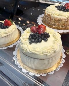Verry Berry Cake at Robért Fresh Market